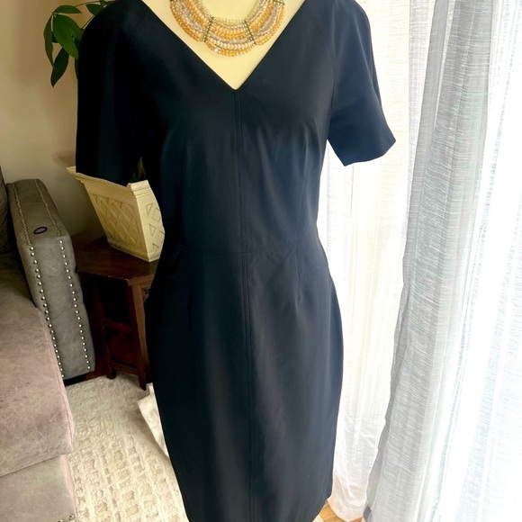 Banana Republic Dresses & Skirts - 💎😍 Made in Italy 😍🔥 Banana Republic Black V-Neck Sheath Dress Cocktail Midi